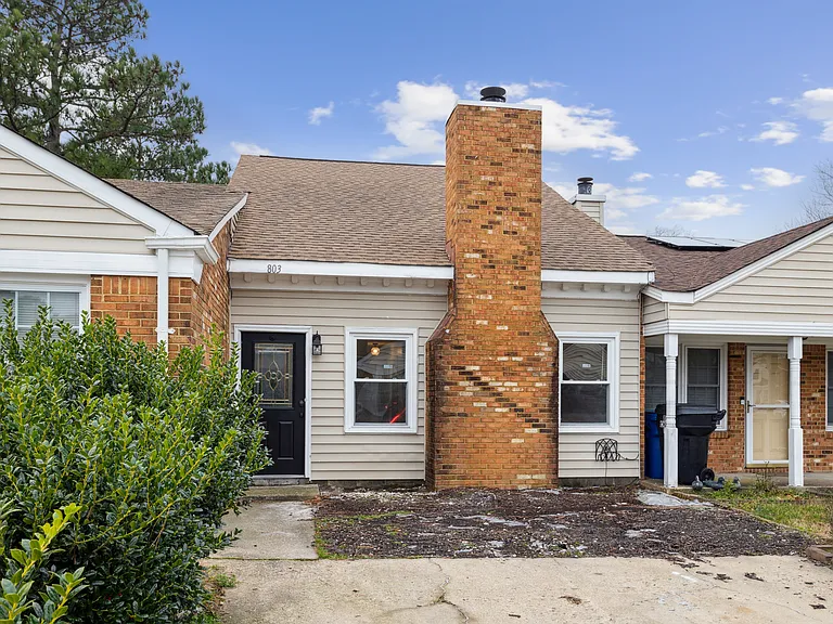 803 Chalk Ct — Photo 2