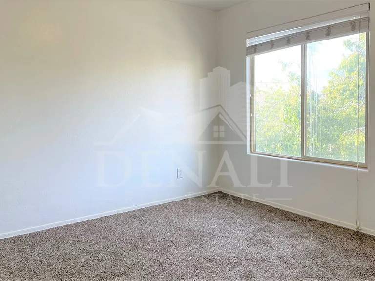 925 E Canyon Rock Rd — Photo 15