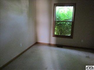 4th image of 868 Country Squire Blvd