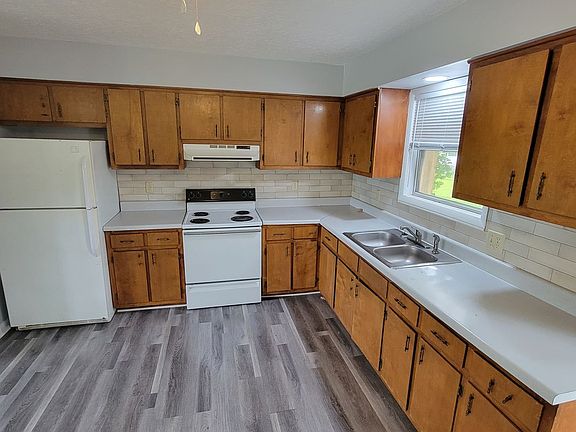 4th image of 105 Knowles St