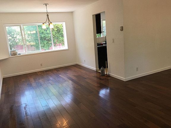 2nd image of 2262 Yosemite Dr