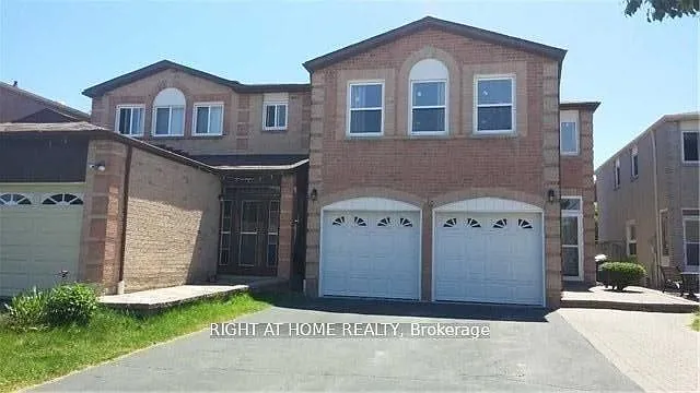 29 Roxanne Cres — Photo 1