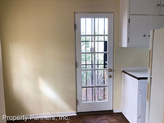 5th image of 2110 1/2 Coal Pl SE