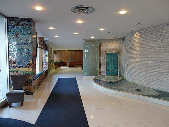 4th image of 6301 N Sheridan Rd APT 2W