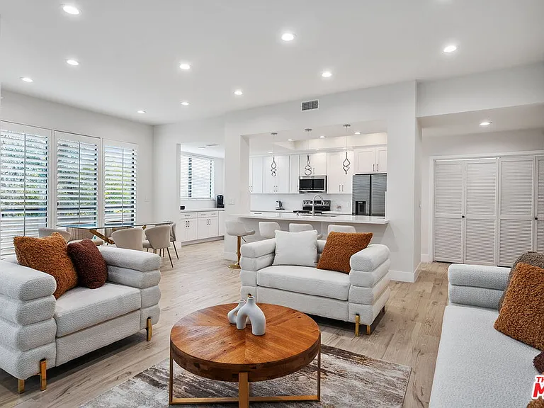 1880 Veteran Ave #208 — Photo 6