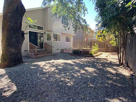 3rd image of 624 Oman Springs Cir
