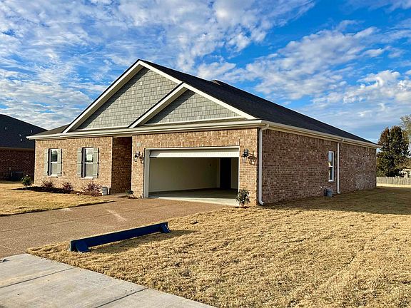 3rd image of 130 Daisy Dr
