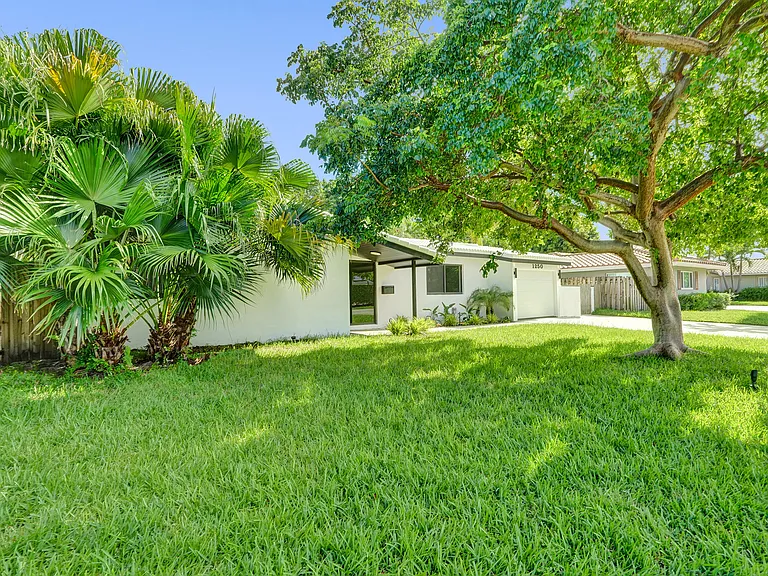 1250 SW 4th St — Photo 3
