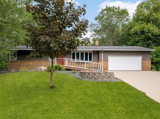 11004 Oak Knoll Ter N, Minnetonka, MN 55305