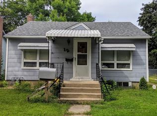 12 9th St, Windom, MN 56101