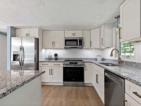 2nd image of 34 Surrey Dr