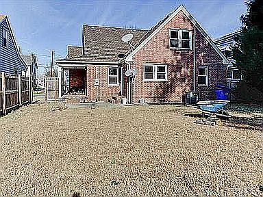 2nd image of 1707 Leckie St