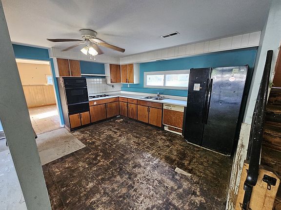 3rd image of 1407 Searle Dr