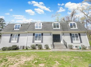 717 Sneider Ln, Franklin Lakes, NJ 07417