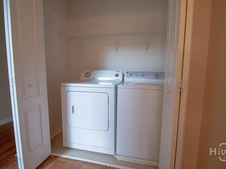 127 Ventura Pl — Photo 14