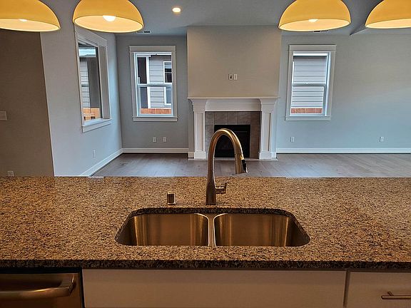 4th image of 3326 Okanogan Ct SE