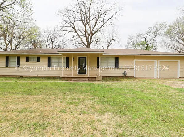 225 S Walnut St, Oologah, OK 74053
