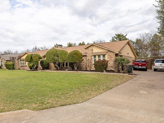 4th image of 328 Shadowwood Trl