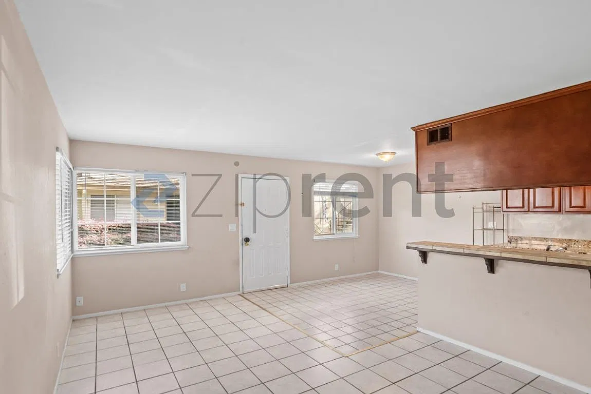 2 bed, 903 sqft, $2,730 — Photo 4