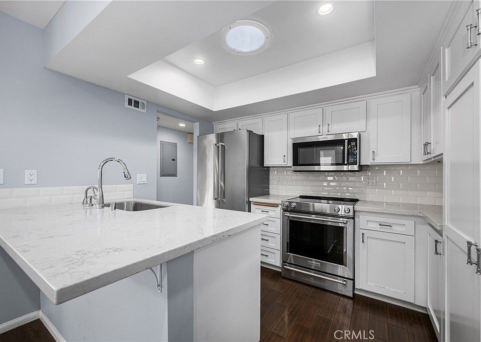 1st image of 9658 Bloomfield Ave
