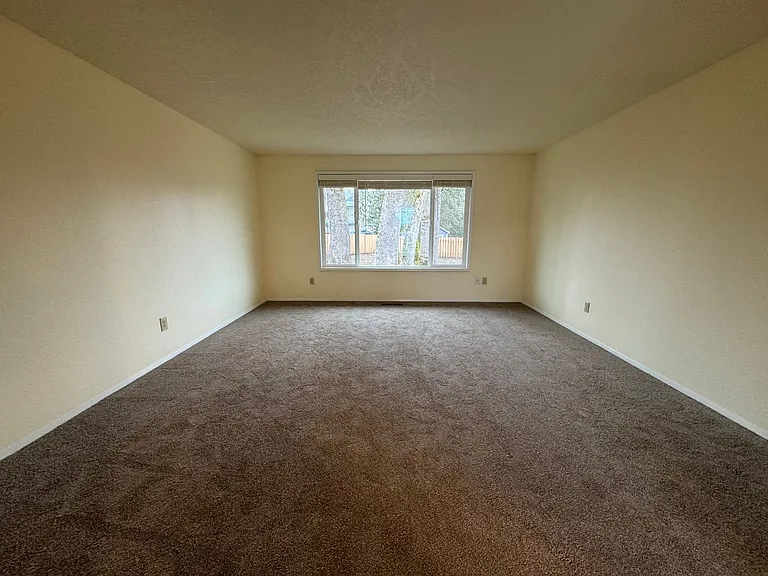 2181 SW 213th Pl — Photo 2