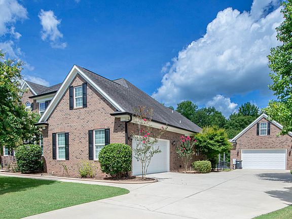 2nd image of 1408 Knob Hill Cir