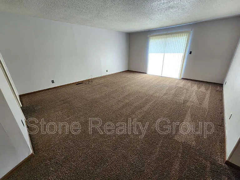 2333 Wallace Ave — Photo 2