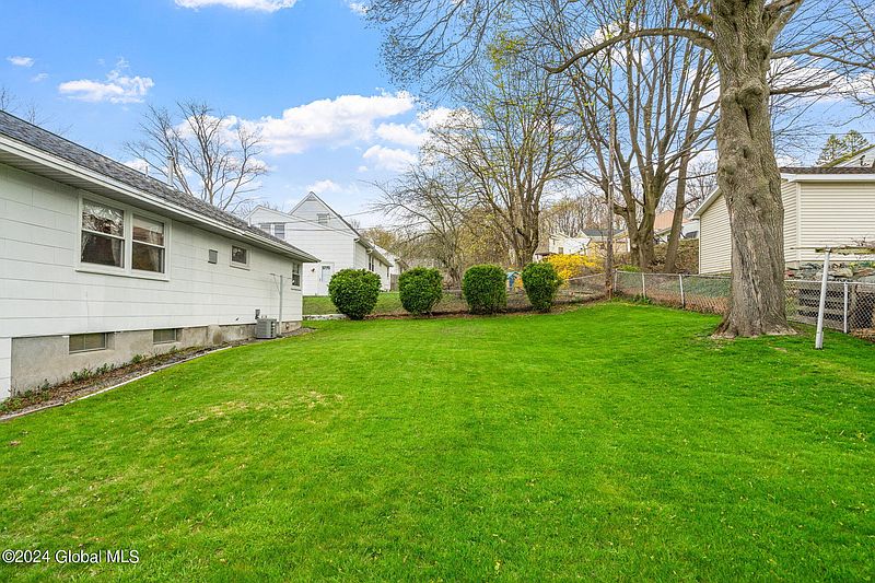 5th image of 18 Ahern Avenue