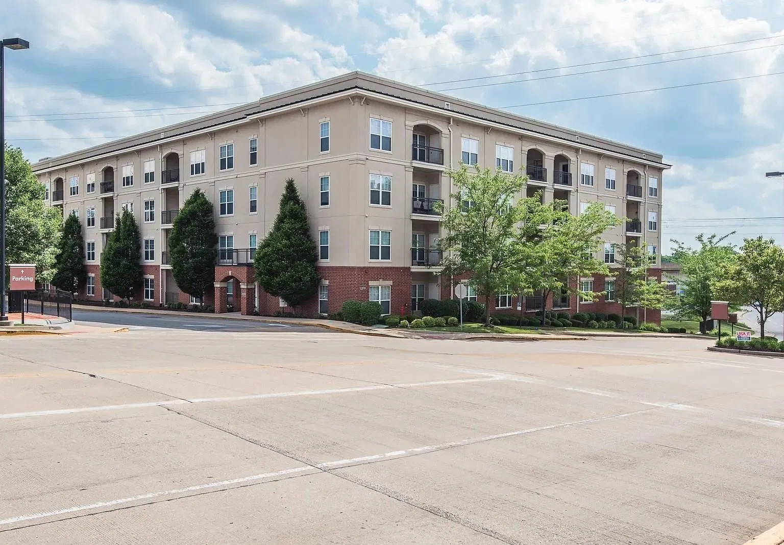 1 bed, 952 sqft, $1,750 — Photo 3