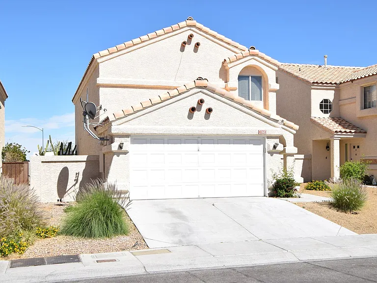 1360 Pacific Terrace Dr — Photo 2