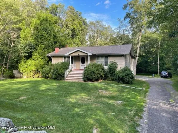 162 Blackberry Dr, Cresco, PA 18326