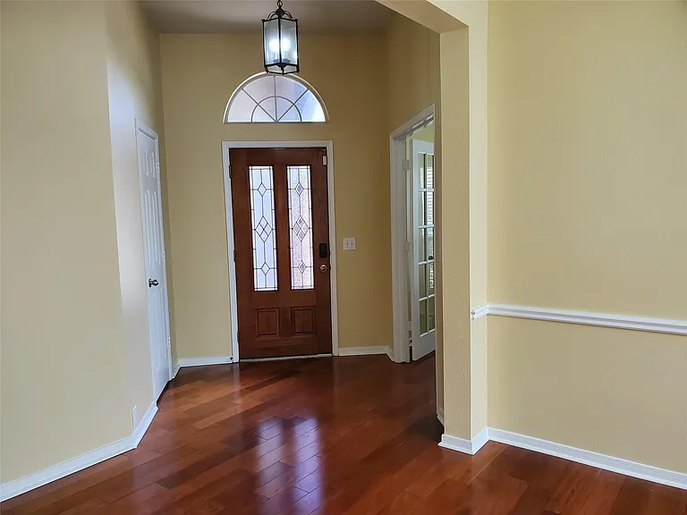 2502 Suncreek Ln — Photo 3