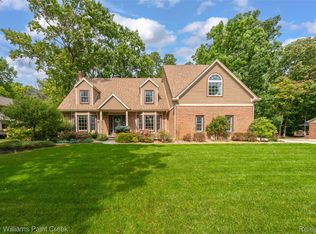 147 Overlake Dr, Lake Orion, MI