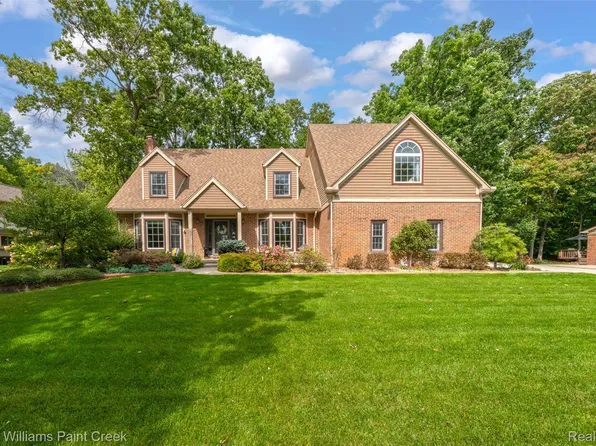 147 Overlake Dr, Lake Orion, MI 48362