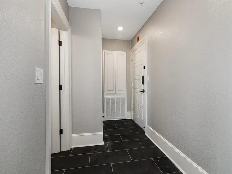 405 24th St #202 — Photo 5