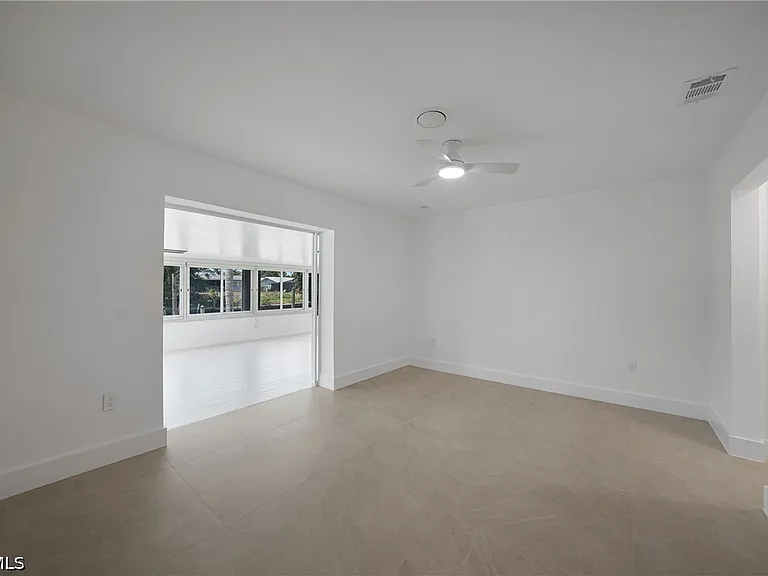 27381 Voyageur Dr — Photo 13