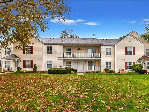 3rd image of 204 Fairview Cir #204