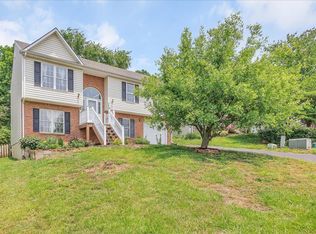 5007 Meadow Crossing Ln NE, Roanoke, VA 24019