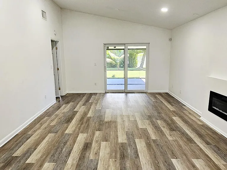5381 Gene Cir — Photo 7