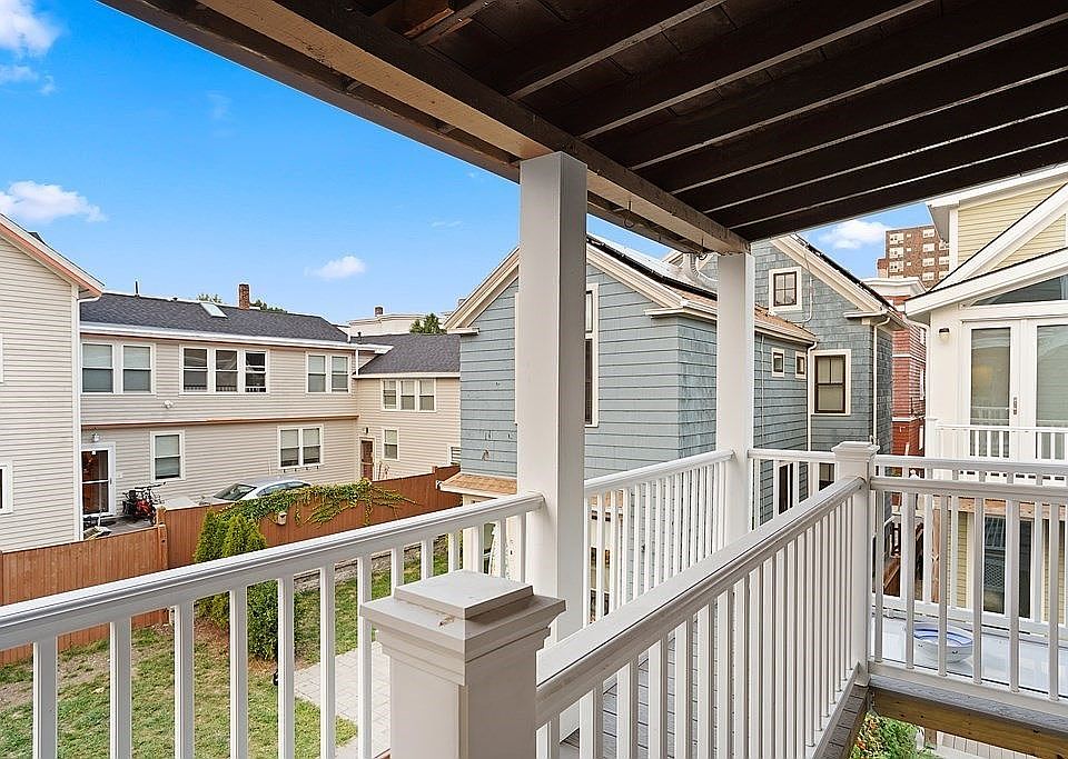 2nd image of 9 Oak St