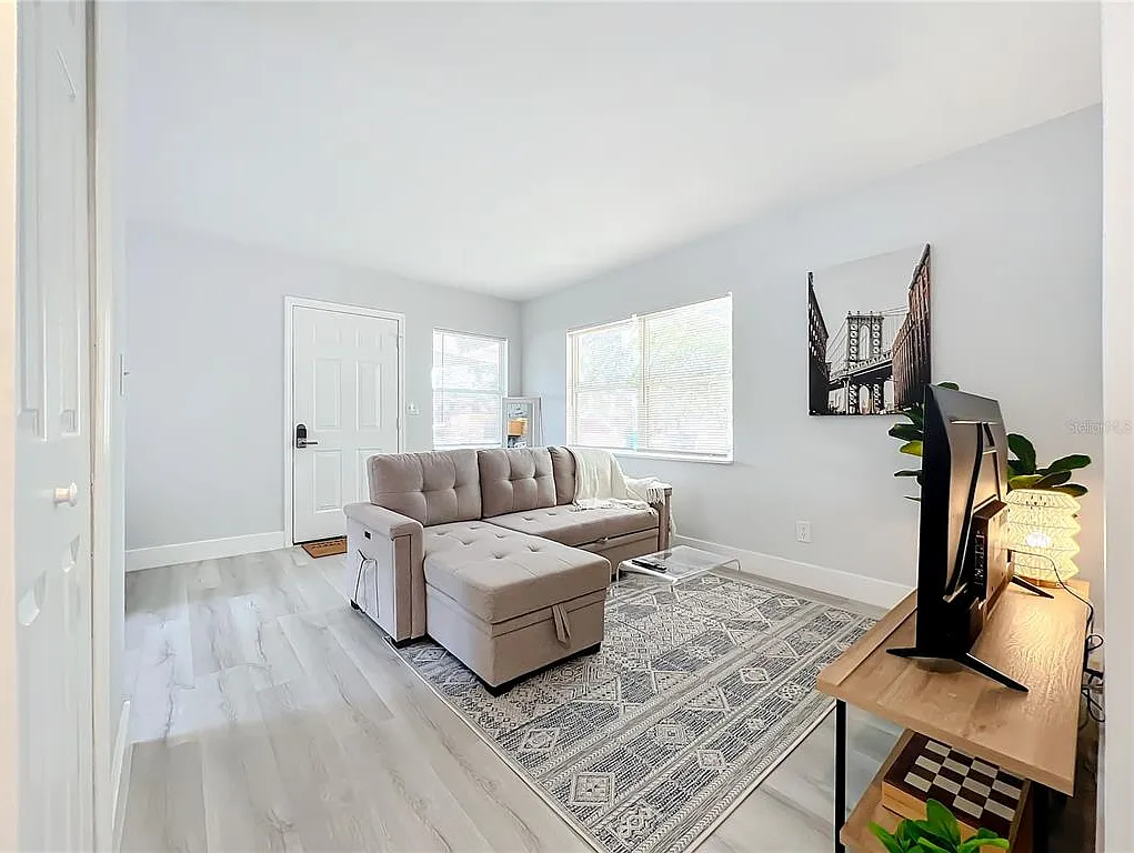 2 bed, 1.0 bath, 678 sqft, $1,650 — Photo 4