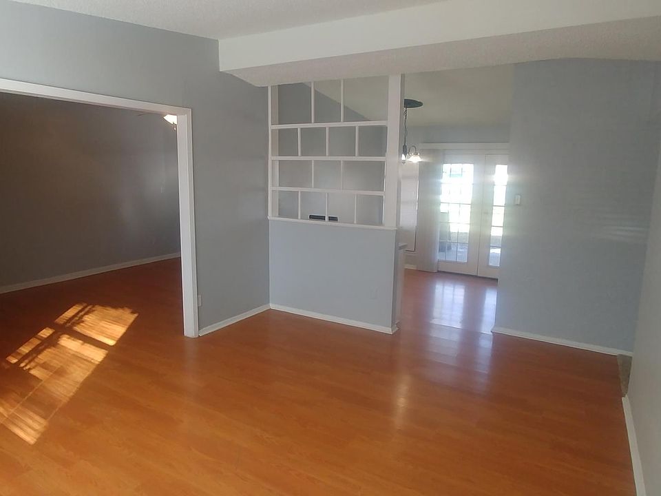 1st image of 109 Carolyn Dr