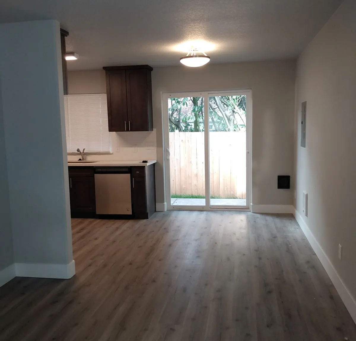 2 bed, 1.5 bath, 985 sqft, $1,495 — Photo 3