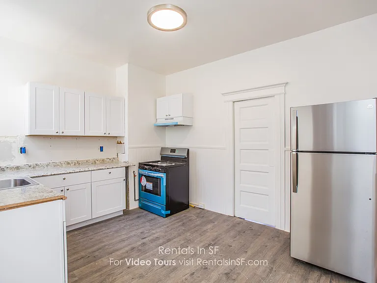 1215 2nd Ave — Photo 2