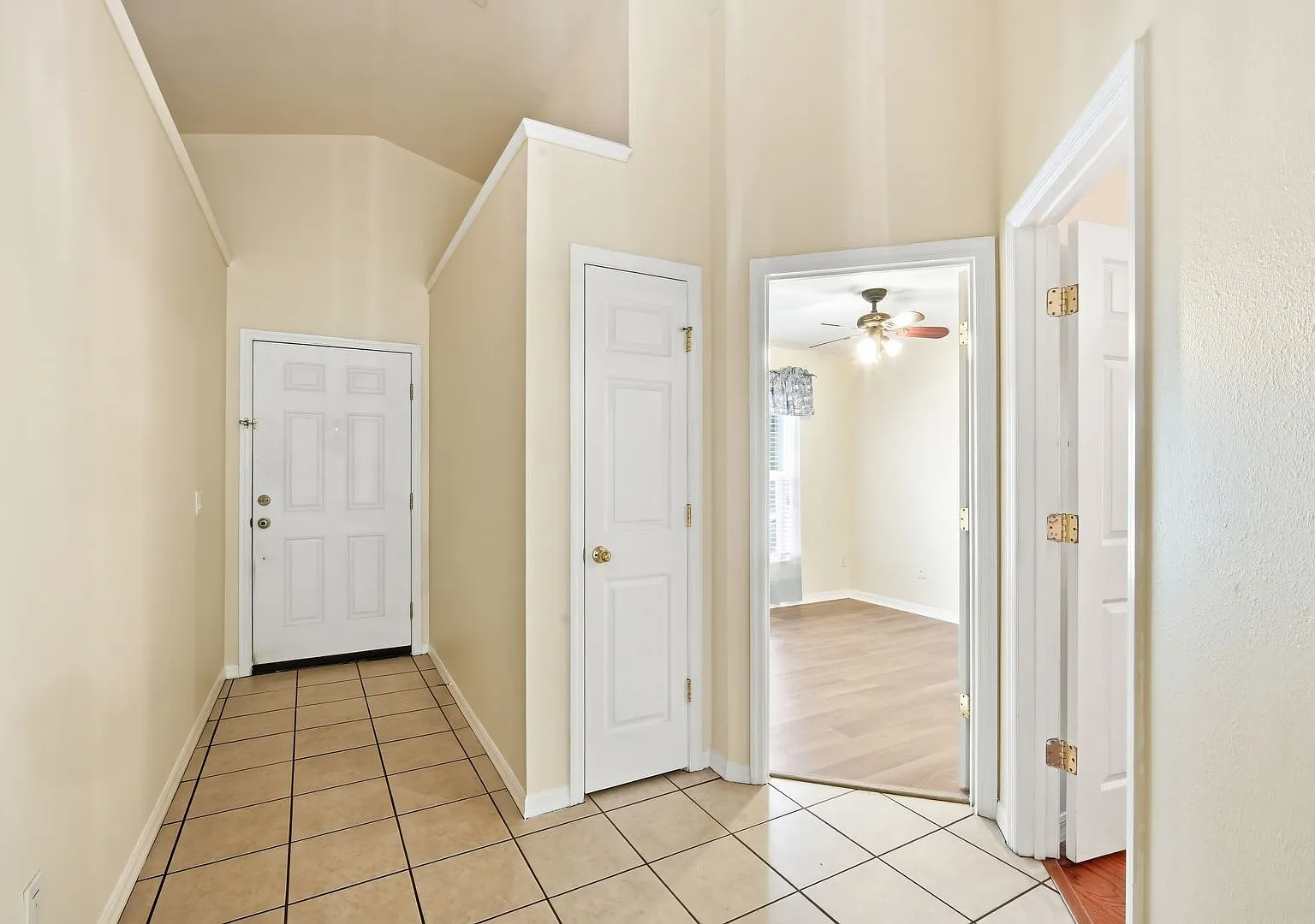 Freshly Updated 3-Bedroom Home with Enclosed Yard — Photo 4
