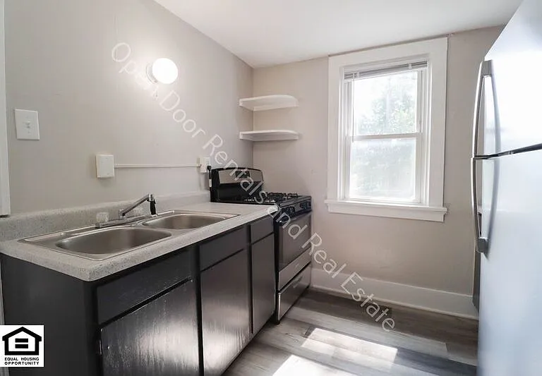 340 W Dewald St #2 — Photo 5