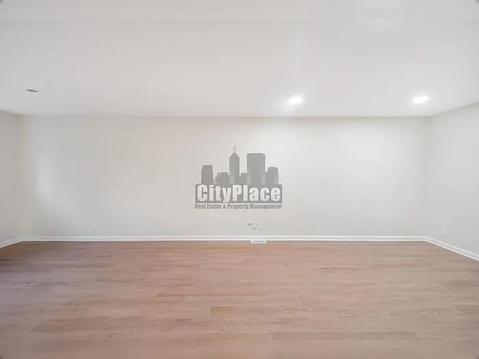 3202 Macarthur Ln — Photo 8