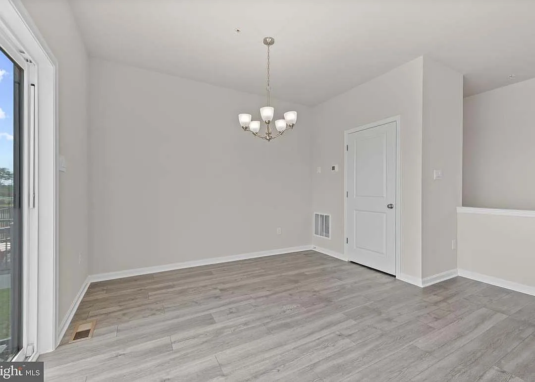 4 bed, 3.5 bath, 2270 sqft, $3,200 — Photo 2