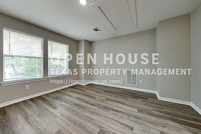 4 bed, 2.5 bath, 2591 sqft, $2,450 — Photo 4