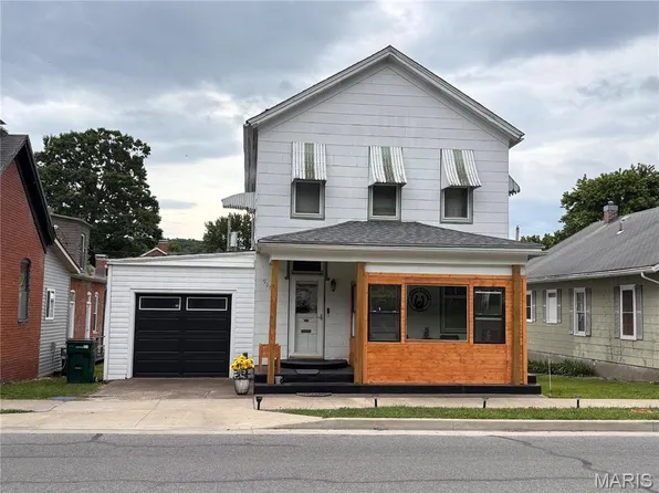 906 Georgia St, Louisiana, MO 63353